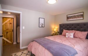 Peaceful Twin Lakes Waterfront Retreat Near Minneapolis - Minneapolis, Minnesota