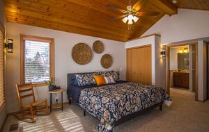 Peaceful Twin Lakes Waterfront Retreat Near Minneapolis - Minneapolis, Minnesota