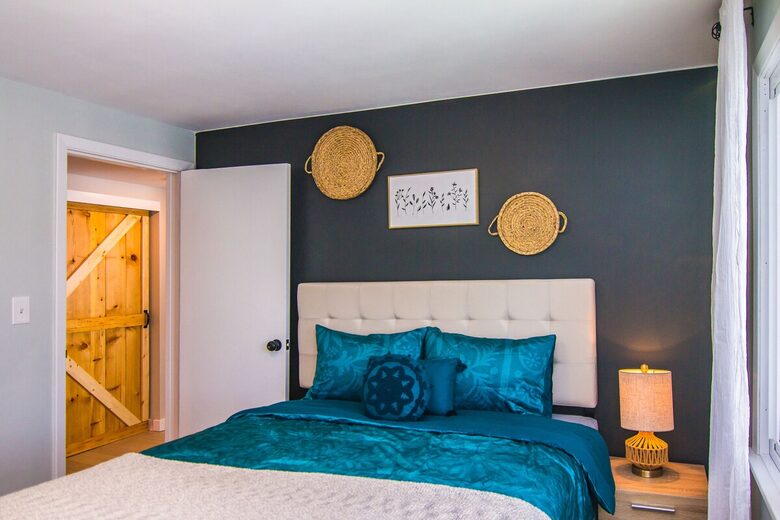 Peaceful Twin Lakes Waterfront Retreat Near Minneapolis - Minneapolis, Minnesota