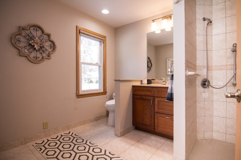 Peaceful Twin Lakes Waterfront Retreat Near Minneapolis - Minneapolis, Minnesota