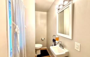 Peaceful Twin Lakes Waterfront Retreat Near Minneapolis - Minneapolis, Minnesota