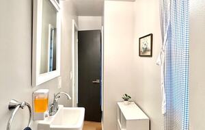 Peaceful Twin Lakes Waterfront Retreat Near Minneapolis - Minneapolis, Minnesota