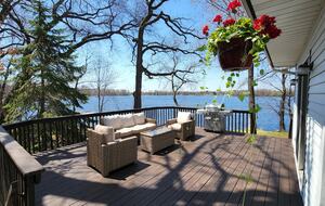 Peaceful Twin Lakes Waterfront Retreat Near Minneapolis - Minneapolis, Minnesota