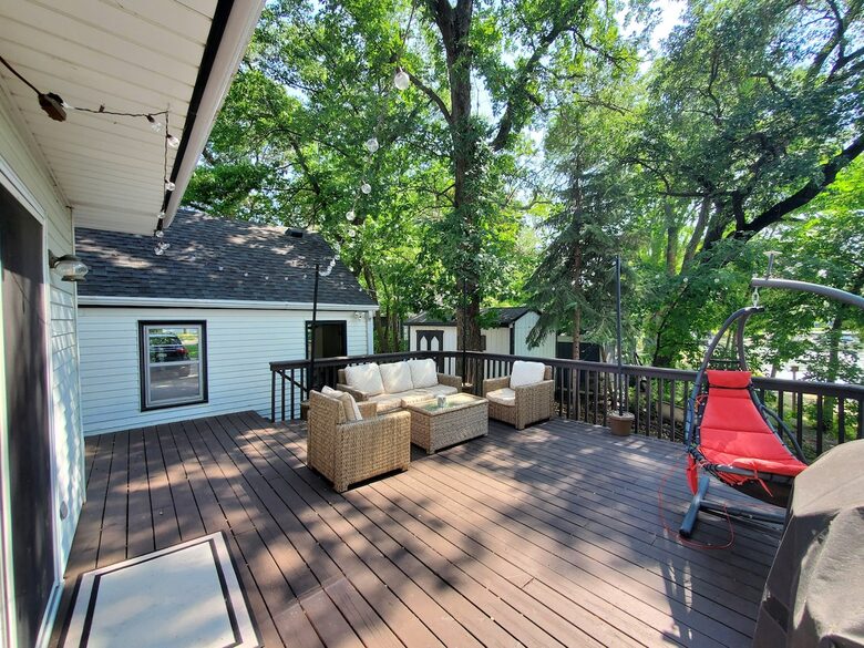 Peaceful Twin Lakes Waterfront Retreat Near Minneapolis - Minneapolis, Minnesota