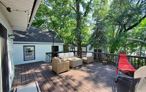 Peaceful Twin Lakes Waterfront Retreat Near Minneapolis - Minneapolis, Minnesota