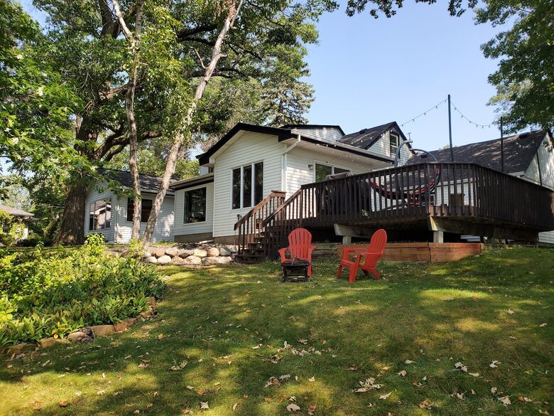 Peaceful Twin Lakes Waterfront Retreat Near Minneapolis - Minneapolis, Minnesota