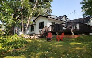 Peaceful Twin Lakes Waterfront Retreat Near Minneapolis - Minneapolis, Minnesota