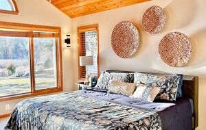 Peaceful Twin Lakes Waterfront Retreat Near Minneapolis - Minneapolis, Minnesota