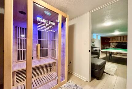 Peaceful Twin Lakes Waterfront Retreat Near Minneapolis - Minneapolis, Minnesota