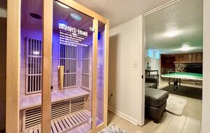 Peaceful Twin Lakes Waterfront Retreat Near Minneapolis - Minneapolis, Minnesota