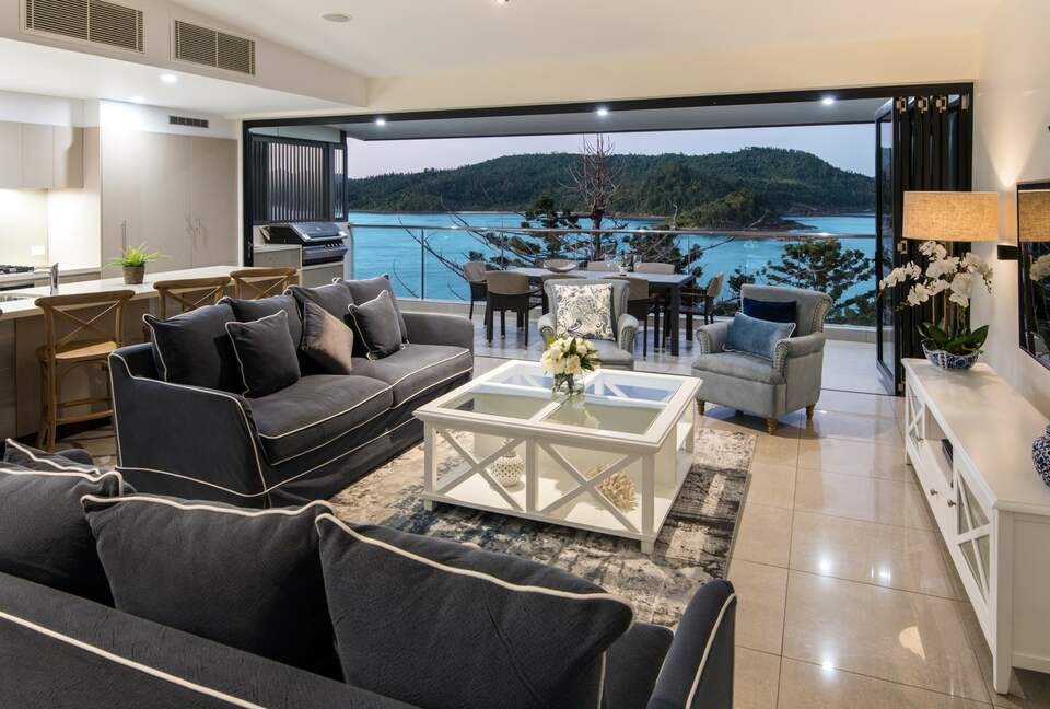 Contemporary Island Elegance with Private Plunge Pool - Hamilton Island, Australia
