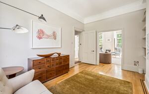 Elegant Multi-Level Townhouse in Prestigious Kensington - London, United Kingdom