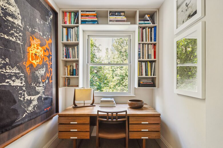 Elegant Multi-Level Townhouse in Prestigious Kensington - London, United Kingdom