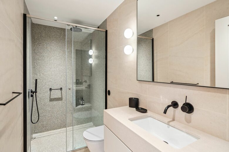 Elegant Multi-Level Townhouse in Prestigious Kensington - London, United Kingdom