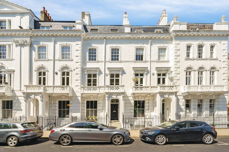 Elegant Multi-Level Townhouse in Prestigious Kensington - London, United Kingdom