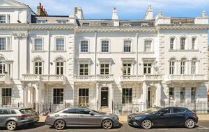 Elegant Multi-Level Townhouse in Prestigious Kensington - London, United Kingdom