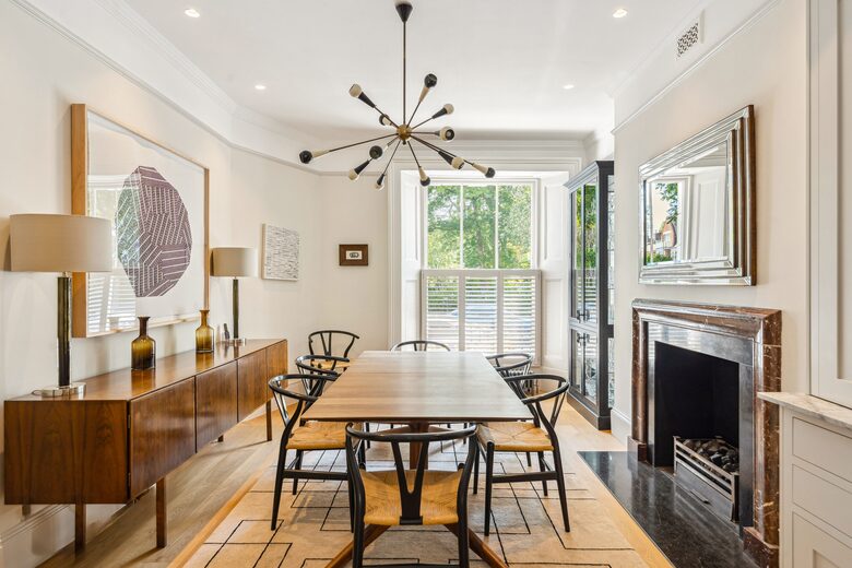 Elegant Multi-Level Townhouse in Prestigious Kensington - London, United Kingdom