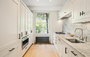 Elegant Multi-Level Townhouse in Prestigious Kensington - London, United Kingdom