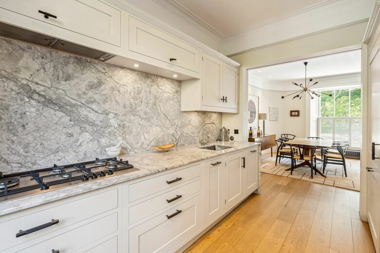 Elegant Multi-Level Townhouse in Prestigious Kensington - London, United Kingdom