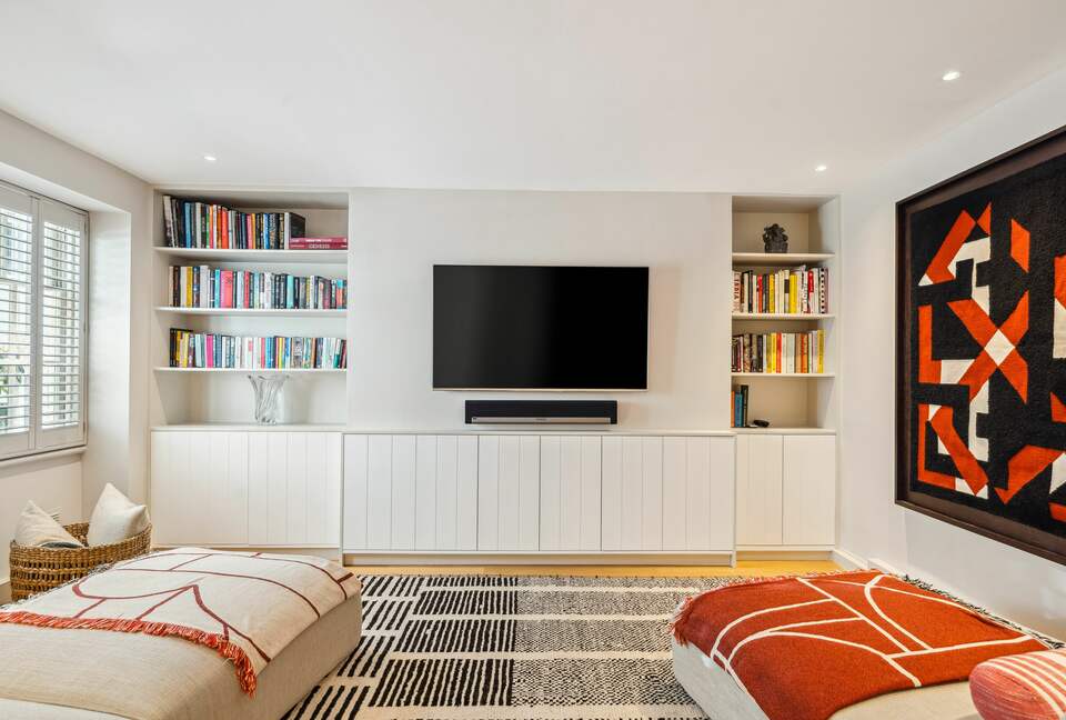 Elegant Multi-Level Townhouse in Prestigious Kensington - London, United Kingdom