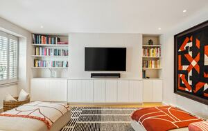 Elegant Multi-Level Townhouse in Prestigious Kensington - London, United Kingdom