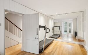 Elegant Multi-Level Townhouse in Prestigious Kensington - London, United Kingdom