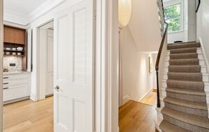 Elegant Multi-Level Townhouse in Prestigious Kensington - London, United Kingdom