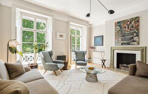 Elegant Multi-Level Townhouse in Prestigious Kensington - London, United Kingdom