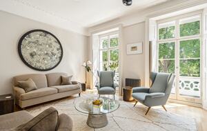 Elegant Multi-Level Townhouse in Prestigious Kensington - London, United Kingdom