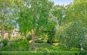 Elegant Multi-Level Townhouse in Prestigious Kensington - London, United Kingdom