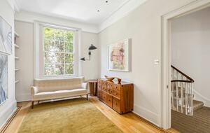 Elegant Multi-Level Townhouse in Prestigious Kensington - London, United Kingdom