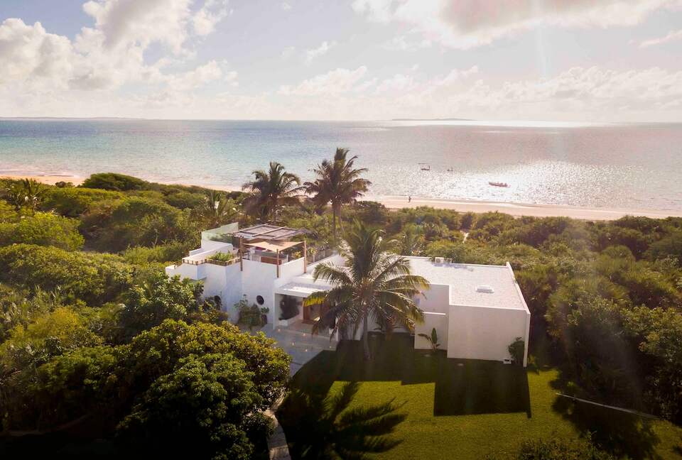 Luxury Oceanfront Villa with Panoramic Bazaruto Archipelago Views - Vilankulos, Mozambique