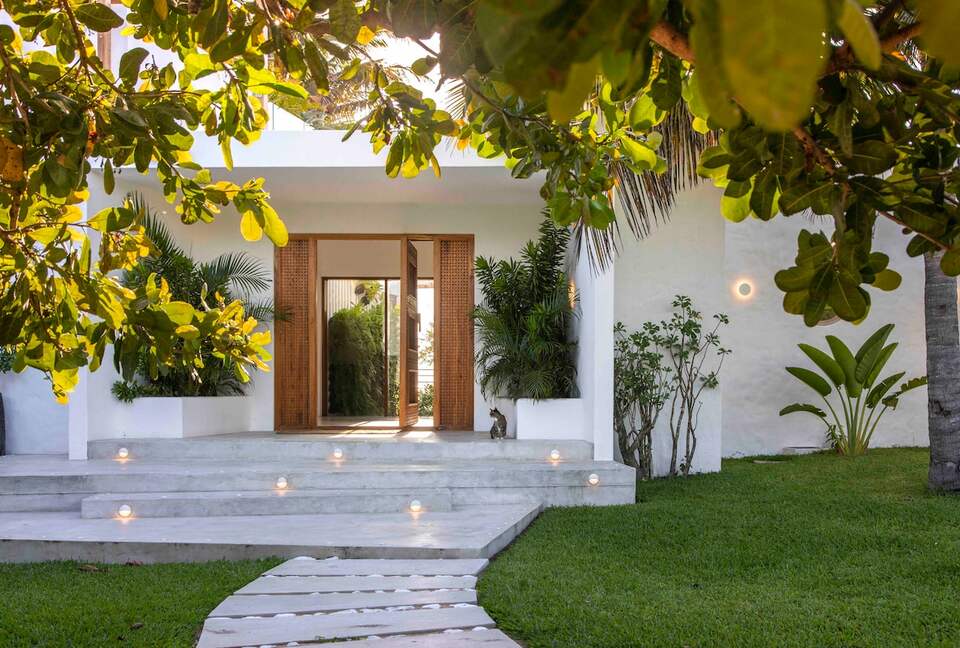 Luxury Oceanfront Villa with Panoramic Bazaruto Archipelago Views - Vilankulos, Mozambique