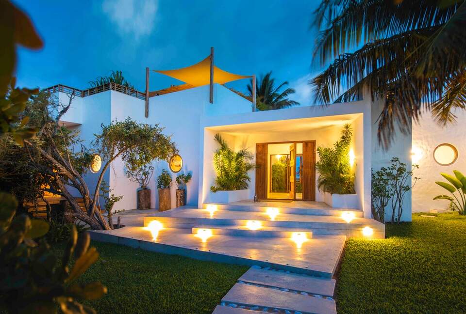 Luxury Oceanfront Villa with Panoramic Bazaruto Archipelago Views - Vilankulos, Mozambique