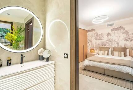 Sophisticated Two-Bedroom Haven in Le Cannet - Le Cannet, France