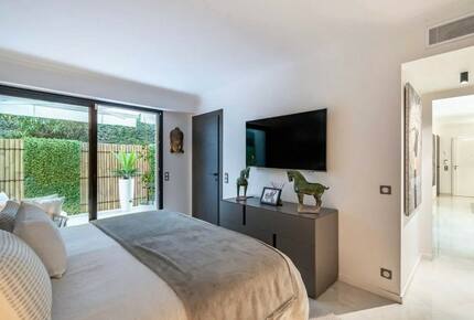Sophisticated Two-Bedroom Haven in Le Cannet - Le Cannet, France