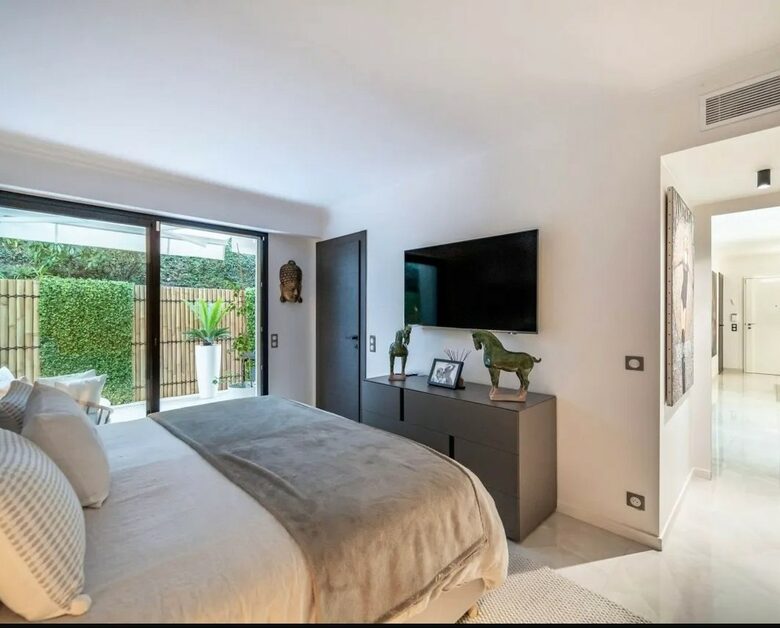 Sophisticated Two-Bedroom Haven in Le Cannet - Le Cannet, France