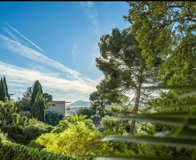Sophisticated Two-Bedroom Haven in Le Cannet - Le Cannet, France