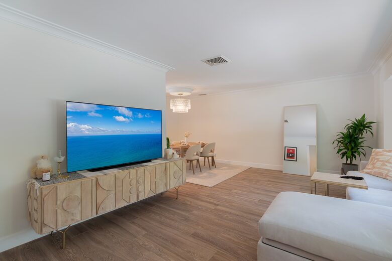 West Palm Bungalow - West Palm Beach, Florida