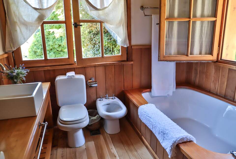 Argentinian Amazement with Boundless Access to Nature and Close to Catedral Skiing! - Bariloche, Argentina