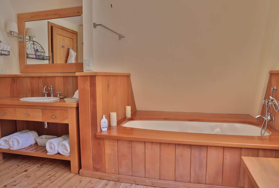 Argentinian Amazement with Boundless Access to Nature and Close to Catedral Skiing! - Bariloche, Argentina