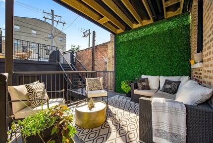 Urban Sophistication with Private Outdoor Living - Chicago, Illinois