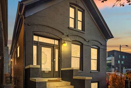 Urban Sophistication with Private Outdoor Living - Chicago, Illinois