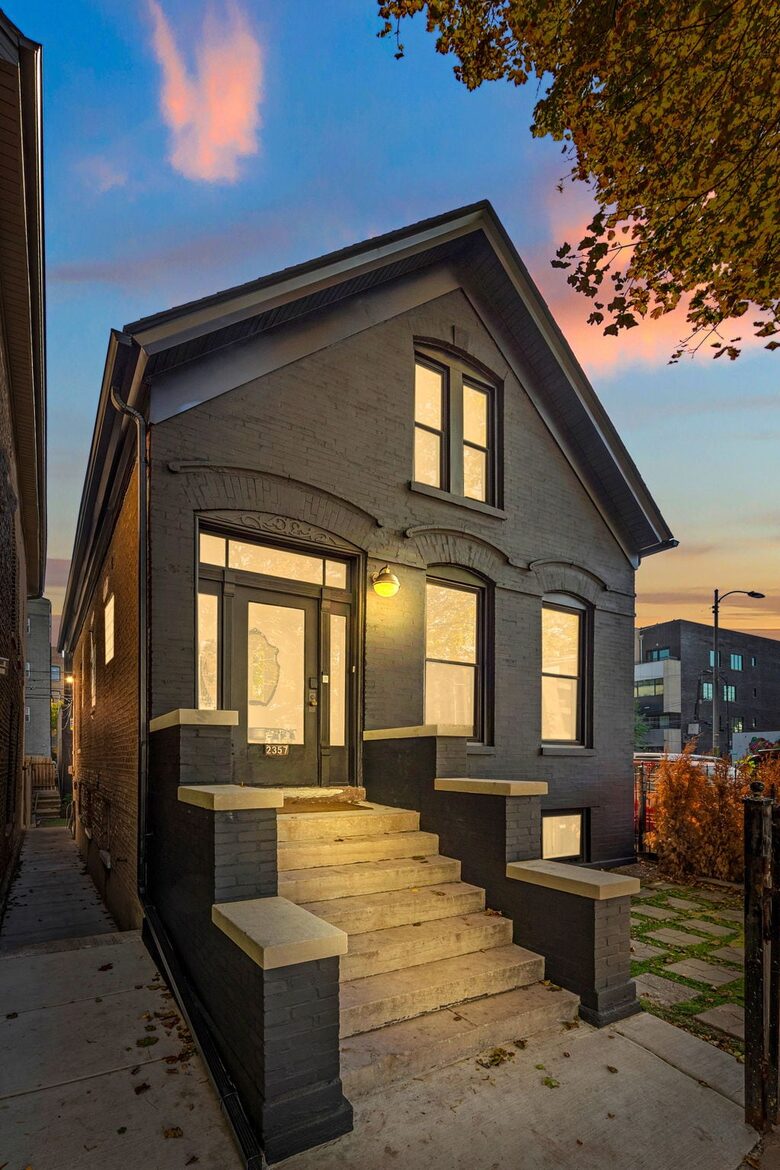 Urban Sophistication with Private Outdoor Living - Chicago, Illinois