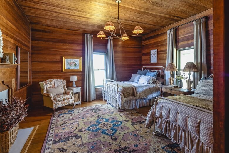 Charmed by History | A Pair of Thoughtfully Restored Retreats - Loganville, Georgia