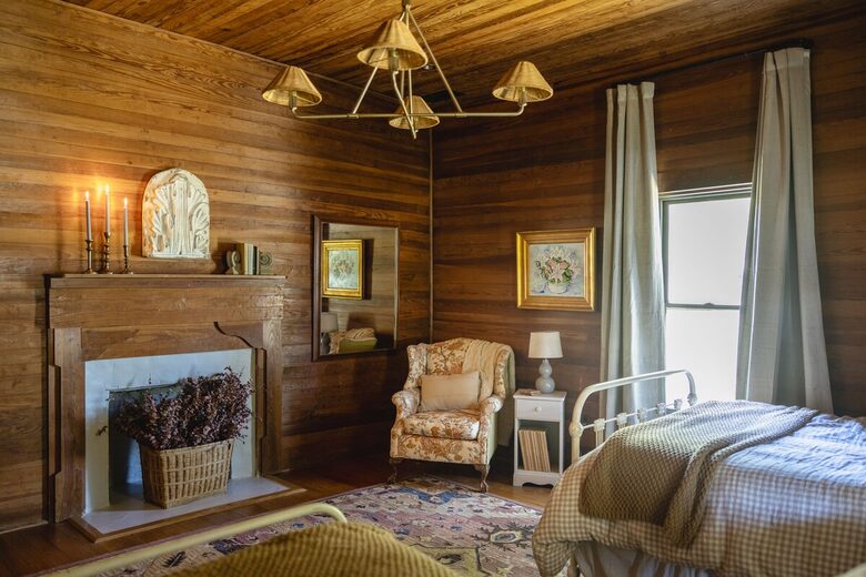 Charmed by History | A Pair of Thoughtfully Restored Retreats - Loganville, Georgia