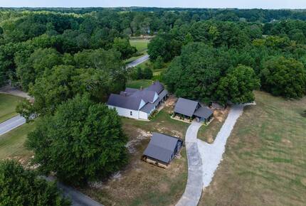 Charmed by History | A Pair of Thoughtfully Restored Retreats - Loganville, Georgia