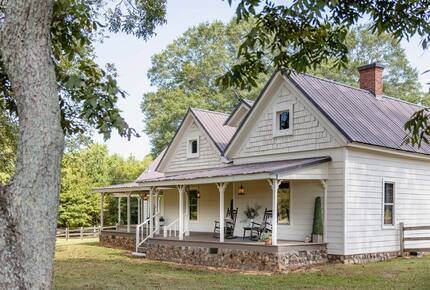Charmed by History | A Pair of Thoughtfully Restored Retreats - Loganville, Georgia