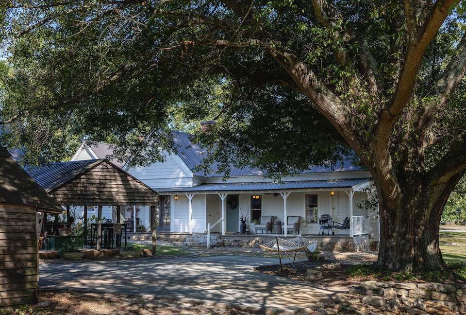 Charmed by History | A Pair of Thoughtfully Restored Retreats - Loganville, Georgia