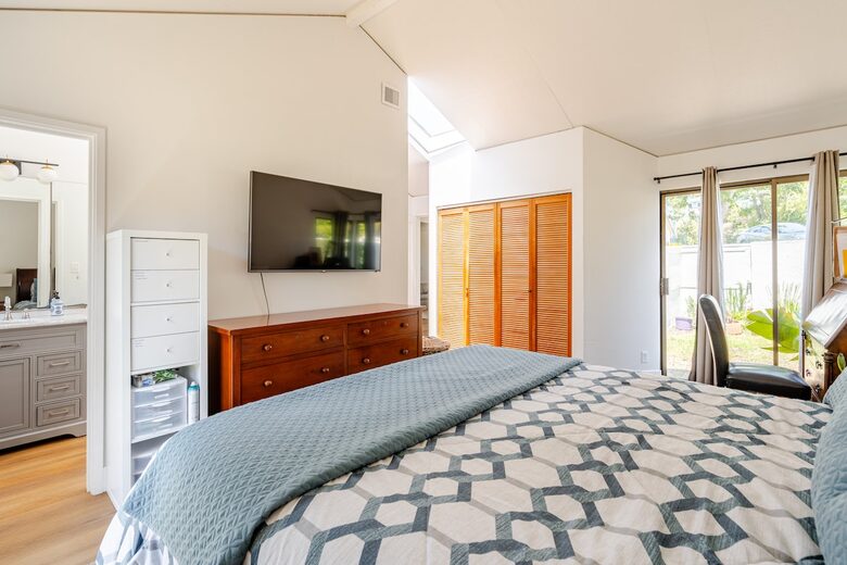 Refined Retreat Steps from Iconic Views - Tiburon, California